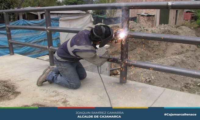 πLa Municipalidad Provincial de Cajamarca informa a la ciudadanΓa sobre el estado actual del puente Bella UniΓ³n. Los trabajos presentan un avance significativo del 97.5%.
π En esta fase final, se lleva a cabo la instalaciΓ³n de barandas de seguridad, un paso crucial para garantizar la transitabilidad segura de los vecinos y evitar accidentes. Una vez concluida esta etapa, el puente Bella UniΓ³n estarΓ‘ listo para su uso y beneficiarΓ‘ a la comunidad con una mejor conectividad y accesibilidad a la zona.