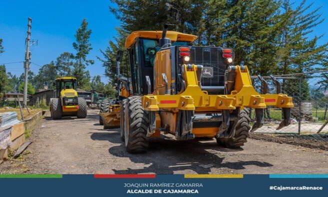 馃彟La Municipalidad Provincial de Cajamarca, inici贸 el mantenimiento de 3 kil贸metros de v铆as en el sector Tartar Grande, con el objetivo de garantizar una transitabilidad segura para los ciudadanos.
馃Este esfuerzo forma parte de un plan integral de mejoramiento de la infraestructura vial de la ciudad. Para llevar a cabo estas labores, la MPC ha puesto a disposici贸n un moderno pool de maquinaria que permitir谩 realizar tareas de nivelaci贸n, compactaci贸n y afirmado de la superficie de los caminos. Estas acciones tienen como finalidad reducir el polvo que afecta a la poblaci贸n y asegurar un tr谩nsito vehicular m谩s fluido y seguro.
鉁匧a Municipalidad Provincial de Cajamarca reafirma su compromiso de trabajar de manera continua por el bienestar de todos los sectores de la ciudad, priorizando la ejecuci贸n de obras que tengan un impacto positivo en la poblaci贸n cajamarquina.