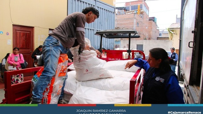 🌟 La municipalidad provincial de Cajamarca, a través de la subgerencia de Programas Sociales y Empadronamiento, realizó la entrega de un adicional de cuatro meses de avena a las presidentas del programa del vaso de leche. Esta acción beneficiará a 2,560 niños del distrito de Cajamarca.
🙏 La actual gestión municipal liderada por el alcalde Joaquín Ramírez continúa trabajando para apoyar a las personas en situación de pobreza y pobreza extrema. Estas iniciativas demuestran el compromiso de la MPC por mejorar la calidad de vida y el bienestar de los ciudadanos más vulnerables de la provincia.