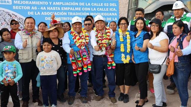 El alcalde de la Municipalidad Provincial de Mariscal Nieto, John Larry Coayla, participó en la colocación de la primera piedra del proyecto de construcción de una vía que unirá la calle Ica, en el cercado de Moquegua, con la Ampliación del Pasaje N°2 del sector A6 – 4A de la Asociación de Vivienda Tradición Moqueguana. 
