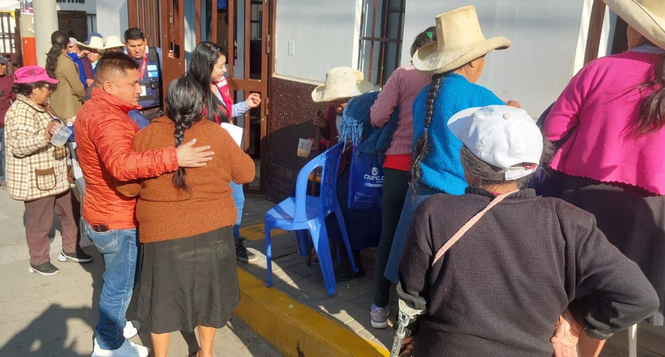 Compartió un agradable momento con los adultos mayores del distrito de Lluchubamba