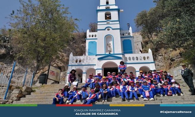 ¡Atención a todos! 🌟 Los recorridos turísticos para escolares continúan, y esta vez los alumnos de la I. E. P. Ramón Castilla son los afortunados participantes. 🎒✨
🏛Estos recorridos guiados por el centro histórico de la ciudad de Cajamarca, tienen como propósito enriquecer el conocimiento de nuestros estudiantes sobre la rica historia y cultura de nuestra región.
📚¡Una experiencia educativa inolvidable que fomenta el aprendizaje y la curiosidad! 🌍🔍
