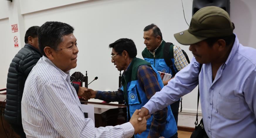 El alcalde provincial de Mariscal Nieto, John Larry Coayla, acompañado por el equipo técnico de la comuna provincial, sostuvo una reunión con los representantes de la Junta de Usuarios de Moquegua.