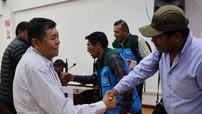 El alcalde provincial de Mariscal Nieto, John Larry Coayla, acompañado por el equipo técnico de la comuna provincial, sostuvo una reunión con los representantes de la Junta de Usuarios de Moquegua.