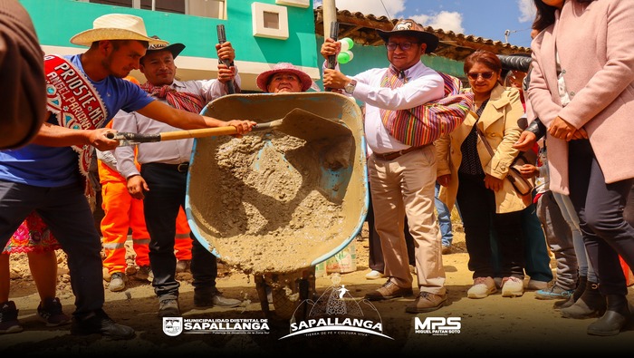 1° Piedra para pavimentación de pista y veredas de la Av. Alfonso Ugarte 