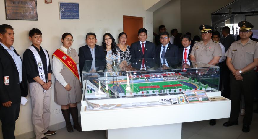 Durante la ceremonia solemne por el 199° aniversario de la Institución Educativa Emblemática Simón Bolívar, el alcalde provincial de Mariscal Nieto, John Larry Coayla, anunció la ejecución del proyecto de remodelación del Estadio Luis Vílchez Baldeón. 