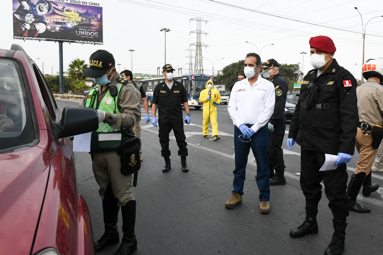 Ministro del Interior supervisó controles que realiza la Policía Nacional durante cuarentena.