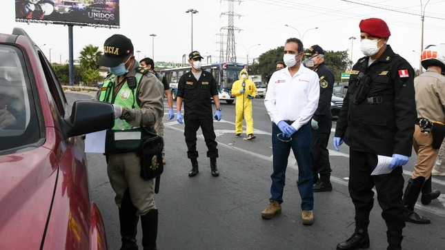 Ministro del Interior supervisó controles que realiza la Policía Nacional durante cuarentena.