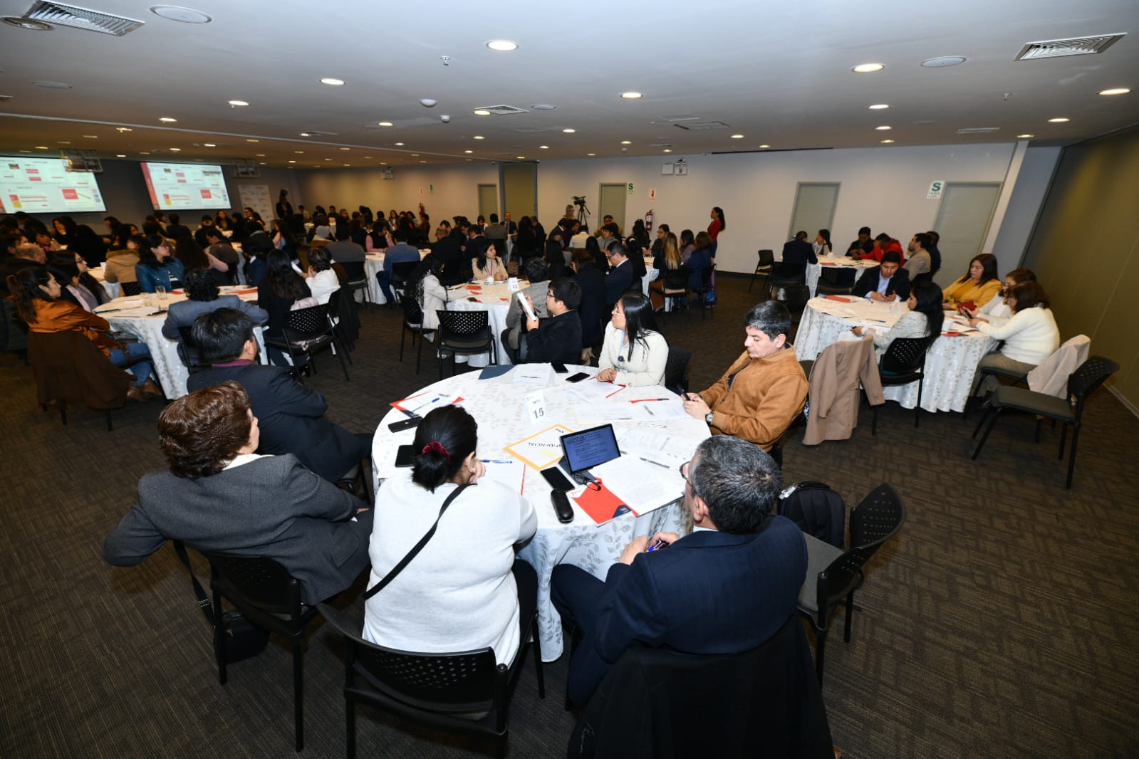 Foto panorámica del auditorio lleno