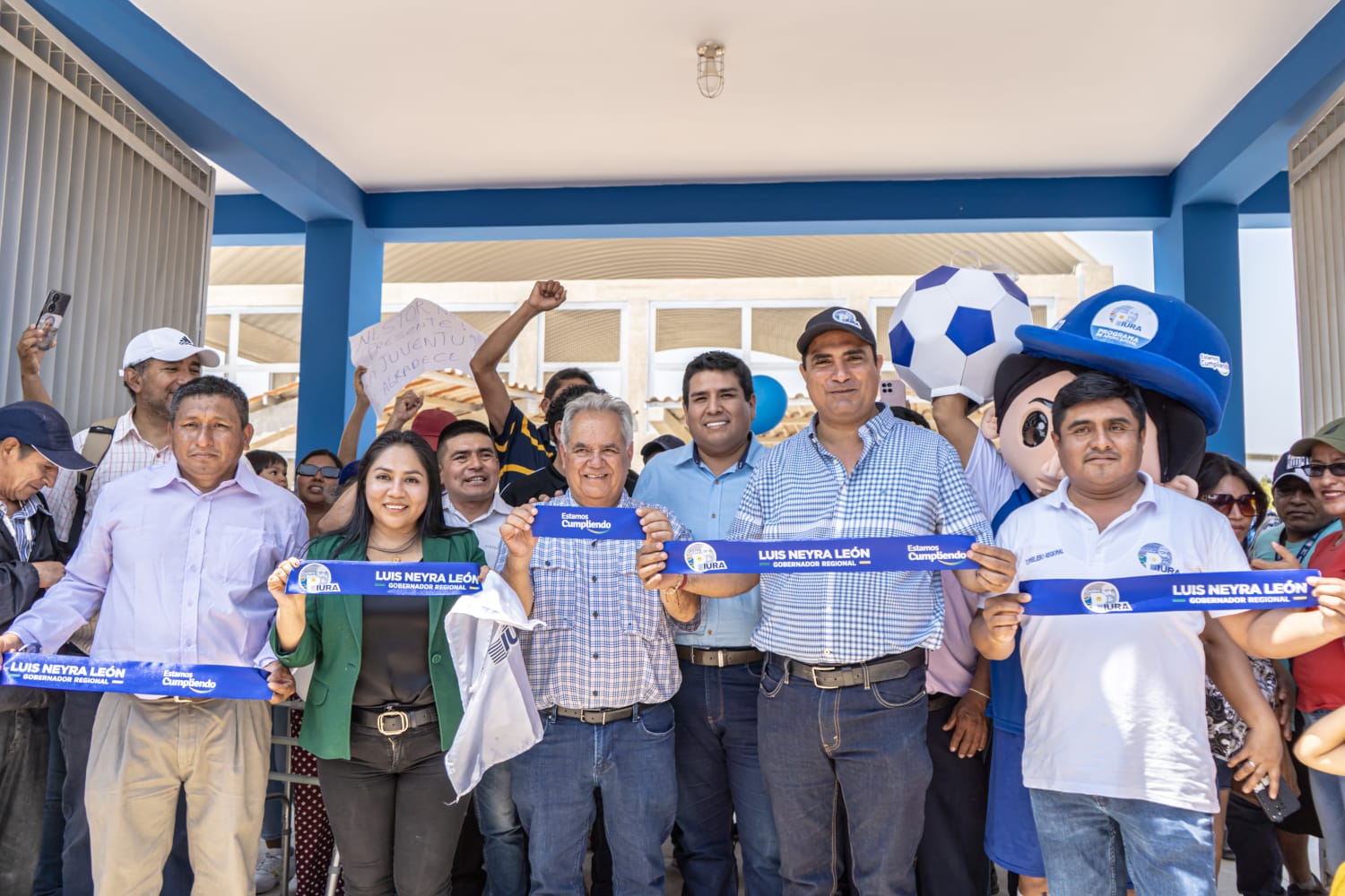 Gobernador inaugura polideportivo Los Claveles y anuncia que se vienen muchos más