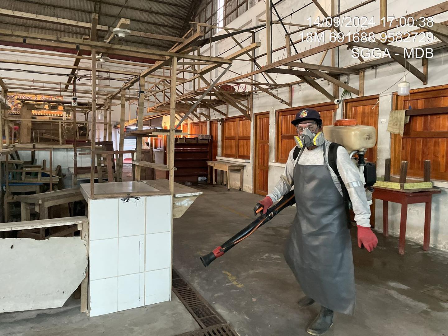 Municipalidad de belén realiza fumigación en el mercado Cardozo