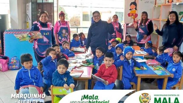 Hermosa Visita de la IEI. N° 323 a Nuestra Biblioteca Municipal