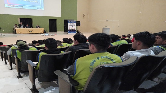 Alcalde Fernando Cárdenas inaugura charla de seguridad vial para conductores de vehículos menores