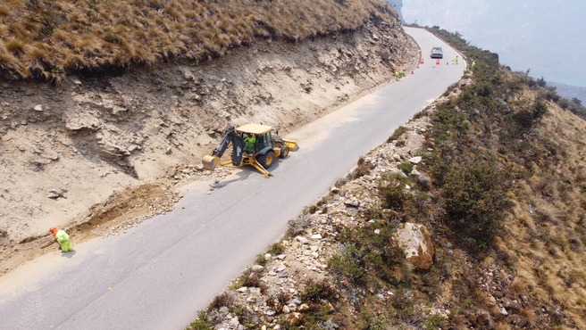 Mantenimiento de la Vía Carhuaz - Chacas - San Luis impulsa el desarrollo regional