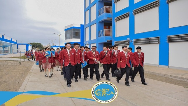 Continuando con las visitas guiadas, e contó con la presencia  de 52 alumnos de cuarto y quinto de secundaria  de la I. E. San Marco del distrito de Chancay .