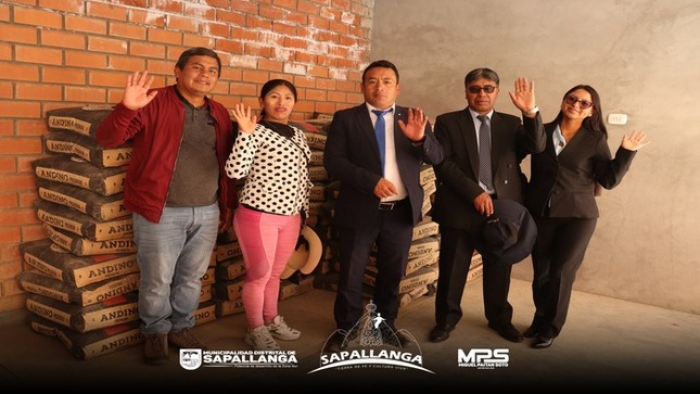 Apoyo coyuntural de 100 bolsas de cemento a la I.E. 30028 - Cocharcas