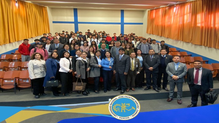 Con una emotiva ceremonia, fueron recibidos los cachimbos de las E.P. de Gestión en Turismo y Hotelería, Administración y Negocios Internacionales de la Facultad de Ciencias Empresariales.