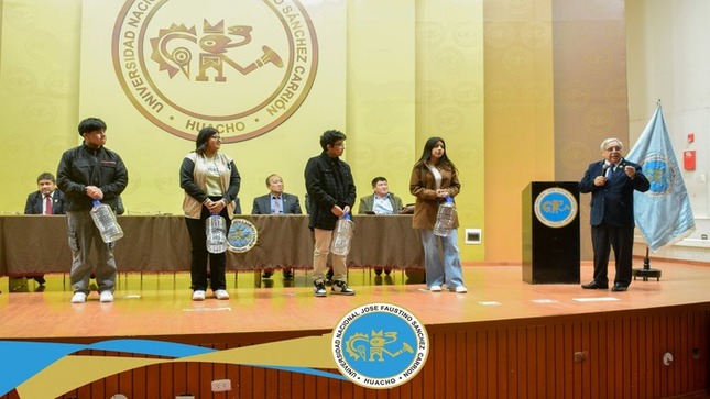 Se realizó la tradicional bienvenida de cachimbos para el semestre 2024-II. 