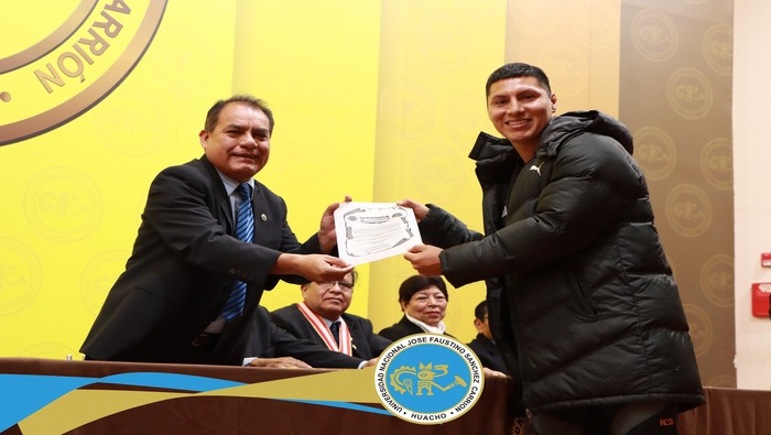 Con gran entusiasmo y alegría, autoridades de la Facultad de Educación dieron la bienvenida a los cachimbos faustinianos que se incorporan a la comunidad académica para el semestre 2024-II.