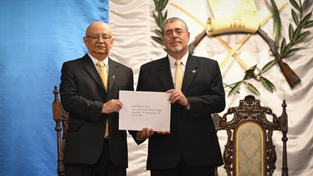 Embajador Guido Toro presenta sus cartas credenciales al presidente Bernardo Arévalo de Guatemala