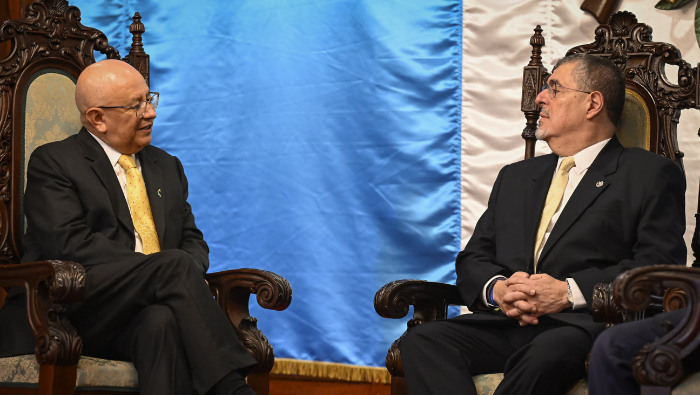 Embajador Guido Toro presenta sus cartas credenciales al presidente Bernardo Arévalo de Guatemala