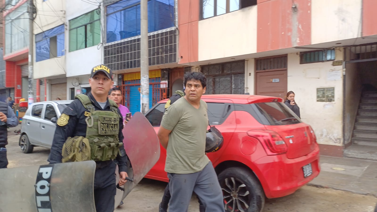 Agreden a gerente de municipalidad durante operativo para liberar espacios públicos