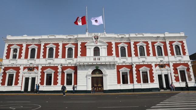 MPT con banderas a media asta por duelo nacional