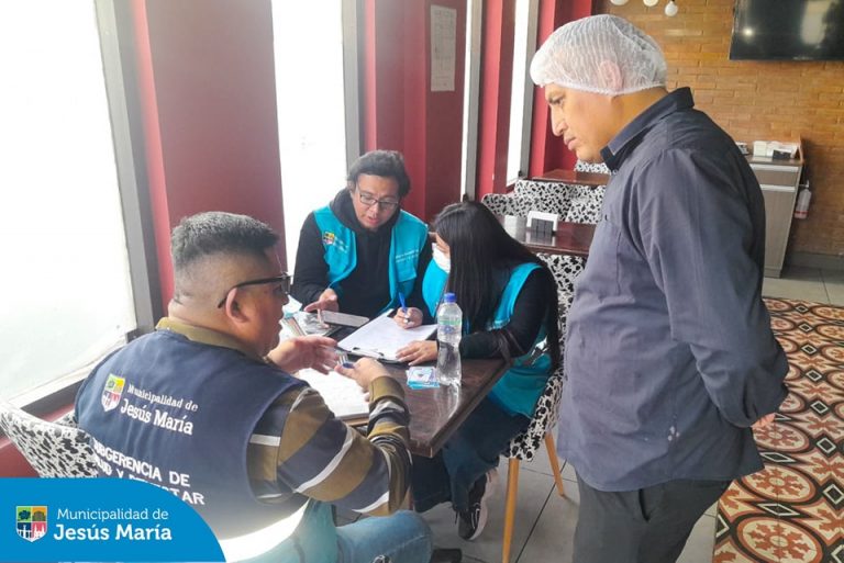 El equipo de la Gerencia de Servicios a la Ciudad y Desarrollo Sostenible, junto a la Subgerencia de Salud y Bienestar Social, vienen realizando inspecciones preventivas en restaurantes y establecimientos de alimentos. 🛑 Nuestro objetivo es verificar el manejo adecuado de residuos sólidos, promover buenas prácticas ambientales y evaluar las condiciones de salubridad. 💯
¡Porque juntos construimos una ciudad más limpia, segura y saludable para todos!
