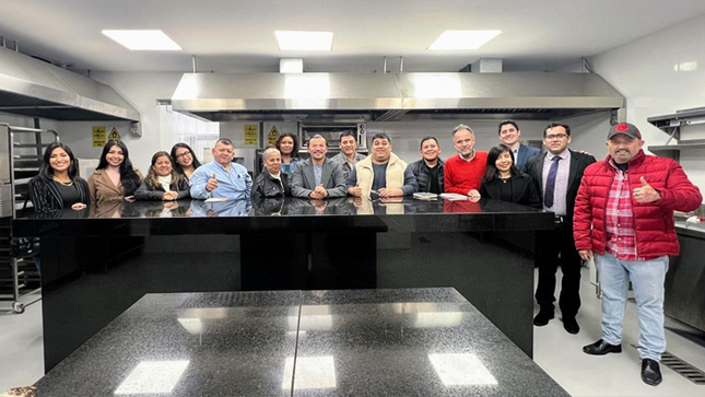 CET-CENFOTUR presenta soluciones tecnológicas de vanguardia para la gestión de restaurantes