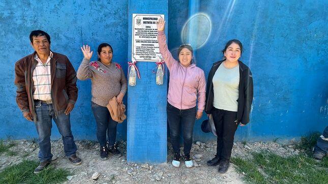 La Municipalidad Distrital de Palca, bajo el liderazgo de nuestra Alcaldesa Sra. Aurea Herlinda Arias Limaymanta, se enorgullece en anunciar la inauguración de la obra "MEJORAMIENTO Y AMPLIACIÓN DEL SERVICIO DE AGUA PARA RIEGO EN EL TRAMO ACAPATA, PICHGAPUQUIO EN EL ANEXO DE LLACSACACA DEL DISTRITO DE PALCA DE LA PROVINCIA DE TARMA DEL DEPARTAMENTO DE JUNÍN".
Esta importante obra beneficiará a nuestros agricultores, mejorando significativamente la eficiencia del riego y contribuyendo al progreso de nuestro distrito. El proyecto incluye la instalación de sistemas de distribución de agua, que permitirán un uso más efectivo de este recurso vital.
Esta importante obra representa un avance significativo para nuestro Anexo, ya que permitirá mejorar las condiciones de riego, beneficiando directamente a nuestros agricultores.