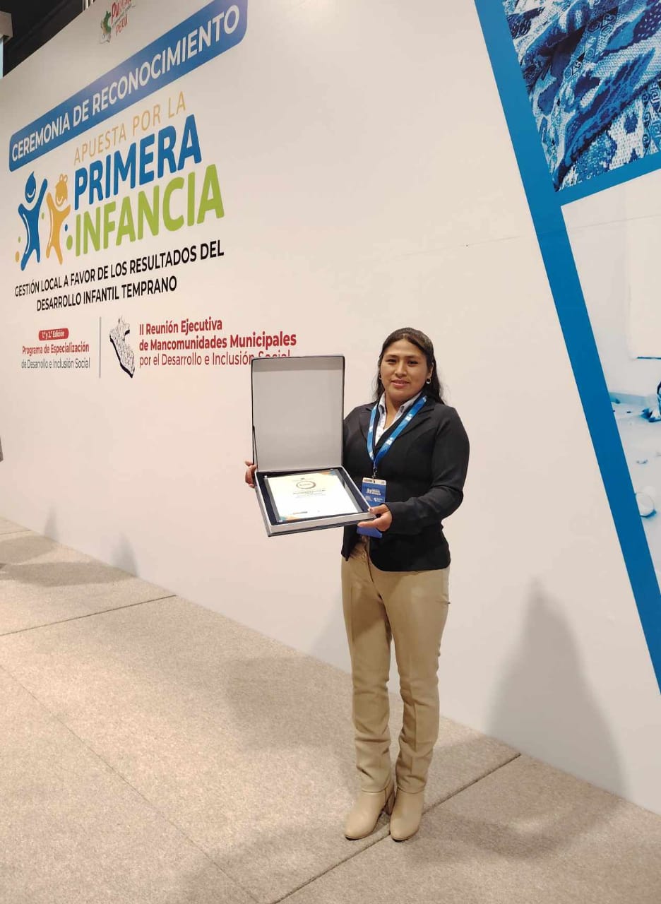 La Municipalidad Distrital de Palca Liderada por la Alcaldesa. Sra. Aurea Herlinda Arias Limaymanta ha sido reconocida en la primera edición del distintivo "Apuesta por la Primera Infancia".
El Gobierno, a través del Ministerio de Desarrollo e Inclusión Social (Midis), ha llevado a cabo el reconocimiento del distintivo "Apuesta por la Primera Infancia" durante la II Reunión Ejecutiva de Mancomunidades Municipales por el Desarrollo e Inclusión Social.
Con el objetivo de impulsar el trabajo local en la promoción de servicios en el territorio, se han reconocido a las municipalidades participantes.