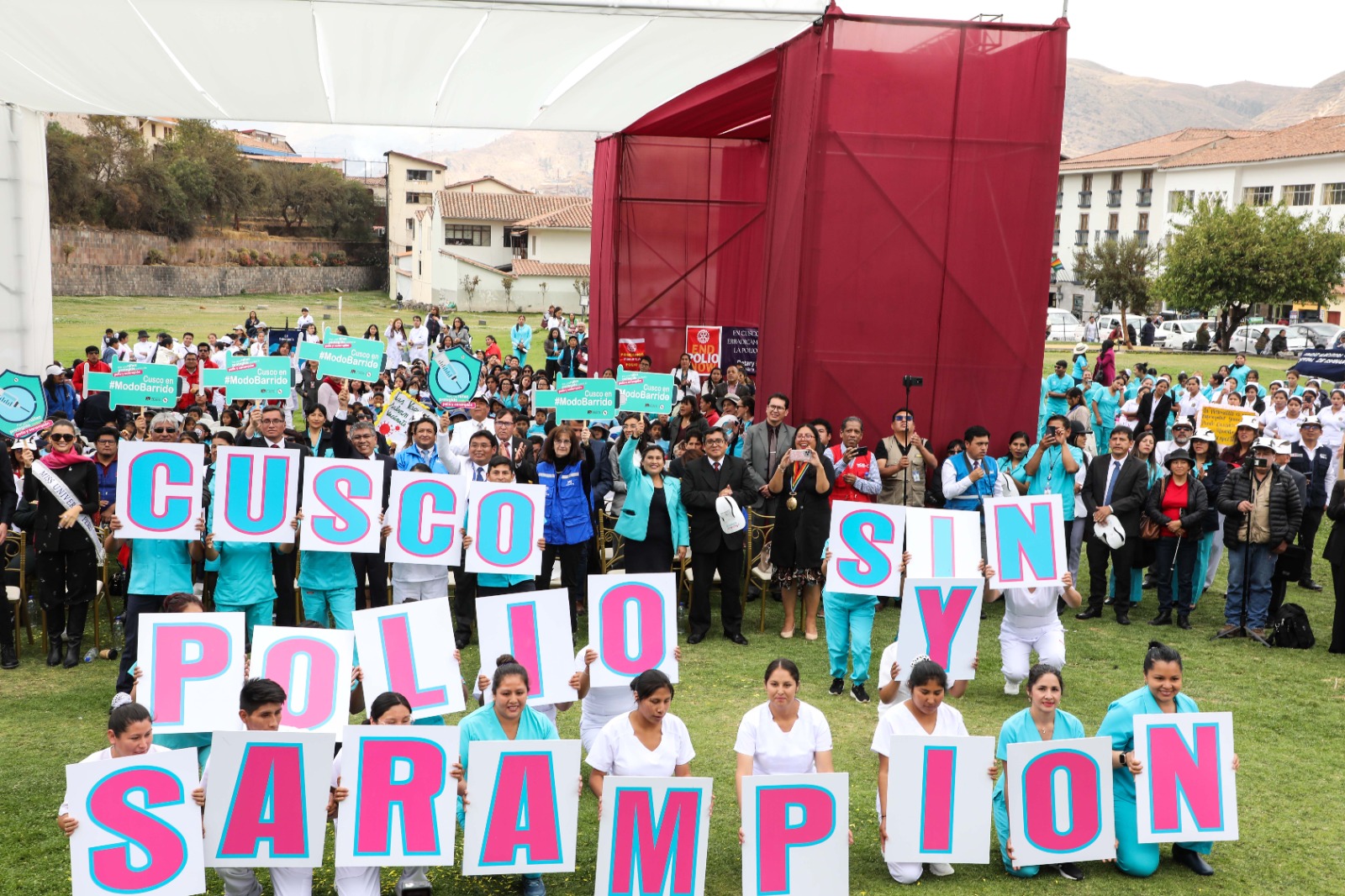 Para garantizar una niñez libre de polio y sarampión, el Gobierno Regional Cusco mediante la Gerencia Regional de Salud (GERESA) inició el barrido nacional de vacunación contra estas enfermedades y tiene la meta de vacunar a 124 413 niñas y niños en la región cusqueña.