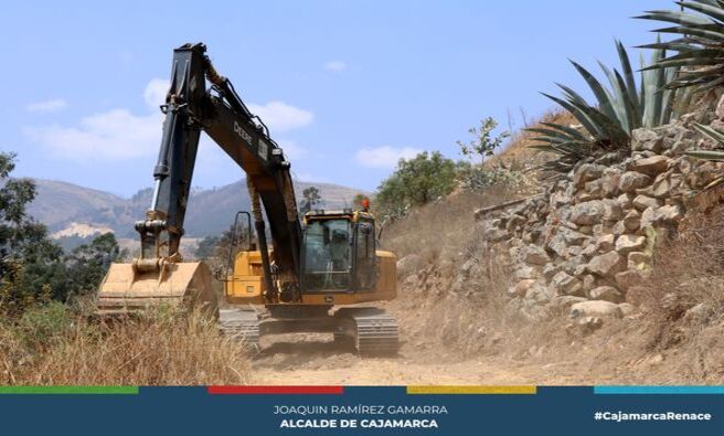 π§ La Municipalidad Provincial de Cajamarca ha comenzado una importante obra de mantenimiento en la trocha de Patapata, ubicada en el centro poblado de Pariamarca. Este proyecto tiene como objetivo mejorar el acceso al puesto de salud local y facilitar el transporte hacia la Avenida San MartΓn, beneficiando directamente a mΓ‘s de 400 familπ§ La Municipalidad Provincial de Cajamarca ha comenzado una importante obra de mantenimiento en la trocha de Patapata, ubicada en el centro poblado de Pariamarca. Este proyecto tiene como objetivo mejorar el acceso al puesto de salud local y facilitar el transporte hacia la Avenida San MartΓn, beneficiando directamente a mΓ‘s de 400 famil#cajamarcarenaceias de la zona.
π El alcalde del centro poblado, Osvaldo Vilca Sangay, expresΓ³ su agradecimiento al alcalde de Cajamarca, JoaquΓn RamΓrez, por enviar maquinaria para llevar a cabo esta crucial tarea. El tesorero de la Trocha Carrozable de Patapata, CΓ©sar Ocas Gonzales, destacΓ³ la importancia de esta obra y la satisfacciΓ³n de la comunidad ante este logro.
π οΈ El mantenimiento de la trocha no solo representa una mejora en la infraestructura vial, sino tambiΓ©n un avance en el desarrollo local y la integraciΓ³n de Pariamarca con el resto de la ciudad.
π La Municipalidad Provincial de Cajamarca continΓΊa demostrando su compromiso con el desarrollo equitativo y el bienestar de todas las comunidades bajo su jurisdicciΓ³n.
