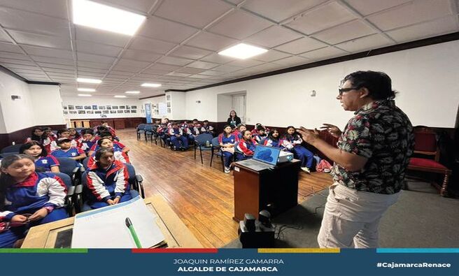 π Los talleres de cuidado e importancia del patrimonio cultural incluidos en los recorridos guiados para escolares son una iniciativa crucial. Estos espacios educativos permiten a los estudiantes conocer y valorar la riqueza cultural de la Provincia de Cajamarca, desde sus sitios arqueolΓ³gicos hasta sus festividades tradicionales.
ποΈ Al fomentar el respeto y la conservaciΓ³n de esta herencia, se fortalece la identidad y el sentido de pertenencia de los jΓ³venes, preparΓ‘ndolos para ser custodios de su historia y tradiciones. Estas actividades son fundamentales para transmitir la importancia de preservar nuestro patrimonio cultural.
π Β‘Coordina tu recorrido hoy mismo en la Oficina de Turismo en Jr. Cruz de Piedra nΒ°613!