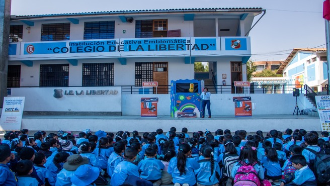 Más de 100 alumnos del colegio la libertad de Huaraz participaron de talleres lúdicos impulsados por la DRTC