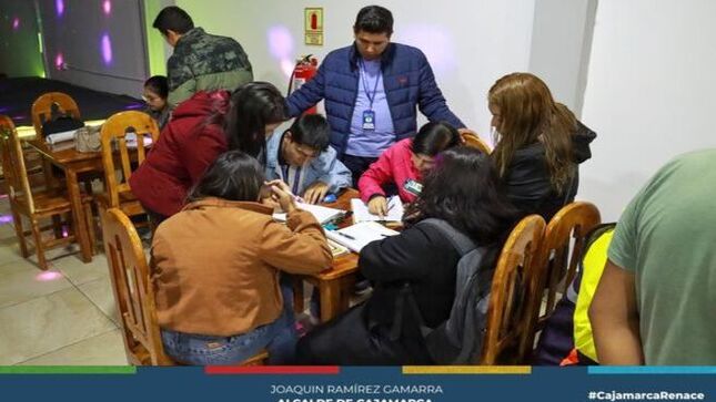 🏦La Municipalidad Provincial de Cajamarca, en coordinación con la Gerencia de Seguridad Ciudadana, Bromatología y la Gerencia de Gestión de Riesgos, continúa realizando operativos inopinados para detectar incumplimientos en los establecimientos de la ciudad.
💼 Se intervinieron 6 locales nocturnos, como Paraíso Tropical, Peña Karaoke "Sub Marino", "Q tal Concha" Cevichería, "Pasión deportiva" y Club Nocturno "PK2", a los que se les impuso una medida cautelar por no contar con la autorización municipal correspondiente, siendo clausurados por infracciones graves.
🚫 Estos locales fueron cerrados por no poseer la licencia de funcionamiento requerida ni el Certificado ITSE. Estas acciones forman parte de los esfuerzos de la Municipalidad Provincial de Cajamarca para garantizar la seguridad y el cumplimiento de la normativa vigente en la ciudad.