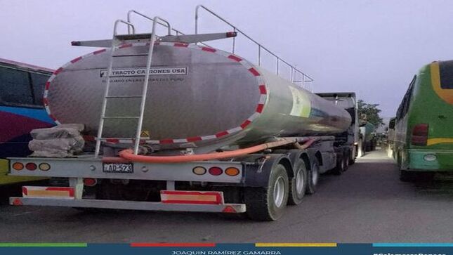 💧 Ante la emergencia por la escasez de agua, el alcalde Joaquín Ramírez ha tomado medidas inmediatas para mejorar el abastecimiento en la ciudad. Se ha habilitado la vía hacia el pozo tubular de Ajoscancha, lo que permitirá aumentar la distribución de agua a través de cisternas.
🚛 Gracias a sus gestiones, Otass ha enviado, desde Chiclayo, dos camiones cisternas certificados para abastecimiento de agua potable, y la empresa Newmont ALAC aportará tres cisternas más.
💧Con ello, Cajamarca contará, desde esta semana, con 14 cisternas que abastecerán de agua a más sectores de la ciudad, de manera paralela, enfrentando de forma efectiva la sequía y garantizando que mas cajamarquinos accedan a este servicio.