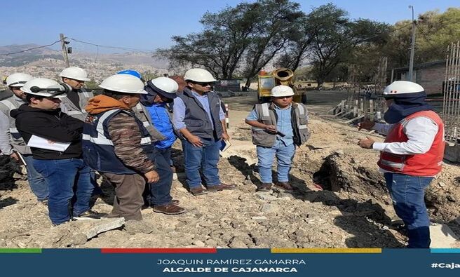 π§ Con el objetivo de asegurar el abastecimiento continuo de agua potable para las cisternas que distribuyen agua en toda la ciudad, el alcalde JoaquΓn RamΓrez ha dispuesto la ejecuciΓ³n de trabajos en la vΓa de acceso al pozo tubular de Ajoscancha. Esta medida busca ofrecer una soluciΓ³n inmediata ante la escasez de agua provocada por la actual sequΓa.
π La Municipalidad Provincial de Cajamarca, en coordinaciΓ³n con la EPS SEDACAJ y la empresa Newmont ALAC, realiza estos trabajos de habilitaciΓ³n de vΓas. Se estΓ‘ afirmando el camino, para lo cual se estΓ‘n utilizando los materiales necesarios y la maquinaria pesada de la municipalidad, garantizando un acceso Γ³ptimo y seguro para el abastecimiento de las cisternas.
ποΈ Esta iniciativa destaca por el compromiso de la gestiΓ³n municipal en enfrentar la emergencia, proporcionando alternativas inmediatas para mitigar la crisis de agua en Cajamarca. Los trabajos aseguran que las cisternas lleguen a todos los sectores de la ciudad, llevando agua potable de manera eficiente y constante.