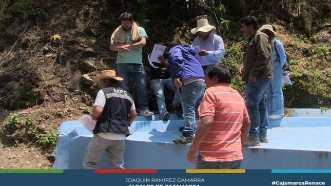 🚰 Como parte de las acciones impulsadas por el alcalde Joaquín Ramírez ante la escasez de agua en Cajamarca, se supervisaron los últimos detalles del pozo tubular y reservorio elevado del Qhapaq Ñan. 
👷‍♂Funcionarios de la Municipalidad, SEDACAJ, Newmont ALAC y la empresa ejecutora verificaron el correcto funcionamiento de la obra, que beneficiará a 20 mil cajamarquinos.
💦 Este proyecto, que abastecerá de agua a la parte baja de la ciudad, entrará en funcionamiento esta semana, aliviando significativamente la crisis hídrica en la zona.