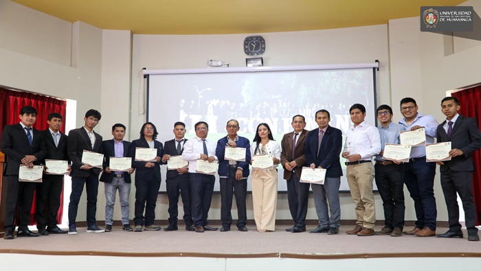 E.P de Ingeniería de minas reconoce a estudiantes que participaron y ganaron primeros puestos en el XVII CONEIMIN 2024