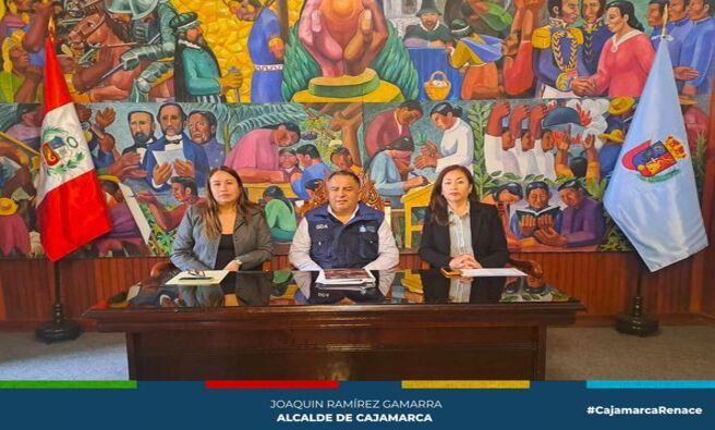 ✅La Municipalidad Provincial de Cajamarca, a través de la Gerencia de Desarrollo Ambiental, ha lanzado el programa "DIADESOL 2024" por la Semana de la Gestión Integral de Residuos Sólidos, que se llevará a cabo del 17 al 21 de septiembre.
🗣Con la participación del Gerente de Desarrollo Ambiental, Pedro Injante Silva; la Subgerente de Gestión Integral de Residuos Sólidos, Jessica Lau Zamora; y la subgerente de Gestión Ambiental, Patricia Correa Briones, se dieron a conocer los detalles de las actividades programadas, las cuales buscan sensibilizar a la población sobre la importancia de una adecuada gestión de los residuos sólidos para preservar el medio ambiente y la salud pública.
✔El programa incluirá ferias educativas, campañas de segregación de residuos en la fuente y jornadas de limpieza en diversos puntos de la ciudad, con la participación de la comunidad y autoridades locales. Estas iniciativas refuerzan el compromiso de Cajamarca con un desarrollo sostenible, alineado con la normativa ambiental vigente.