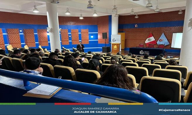 💼 La Municipalidad Provincial de Cajamarca, a través de la Oficina General de Gestión de Recursos Humanos, llevó a cabo una capacitación sobre "Ética y Gestión Pública" dirigida a funcionarios, personal del área legal y administrativos con influencia en la toma de decisiones.
🧑💼 Estos cursos forman parte de una serie de actividades que la Oficina General de Gestión de Recursos Humanos viene realizando con el objetivo de fortalecer las capacidades de los servidores públicos, lo cual redundará en beneficio de la comunidad local.
💪 Esta iniciativa refleja el compromiso de la municipalidad por promover una gestión pública ética y eficiente, que atienda de manera efectiva las necesidades y demandas de los ciudadanos. La capacitación busca dotar a los participantes de herramientas y conocimientos que les permitan desempeñar sus funciones con transparencia, responsabilidad y apego a los principios de la administración pública.