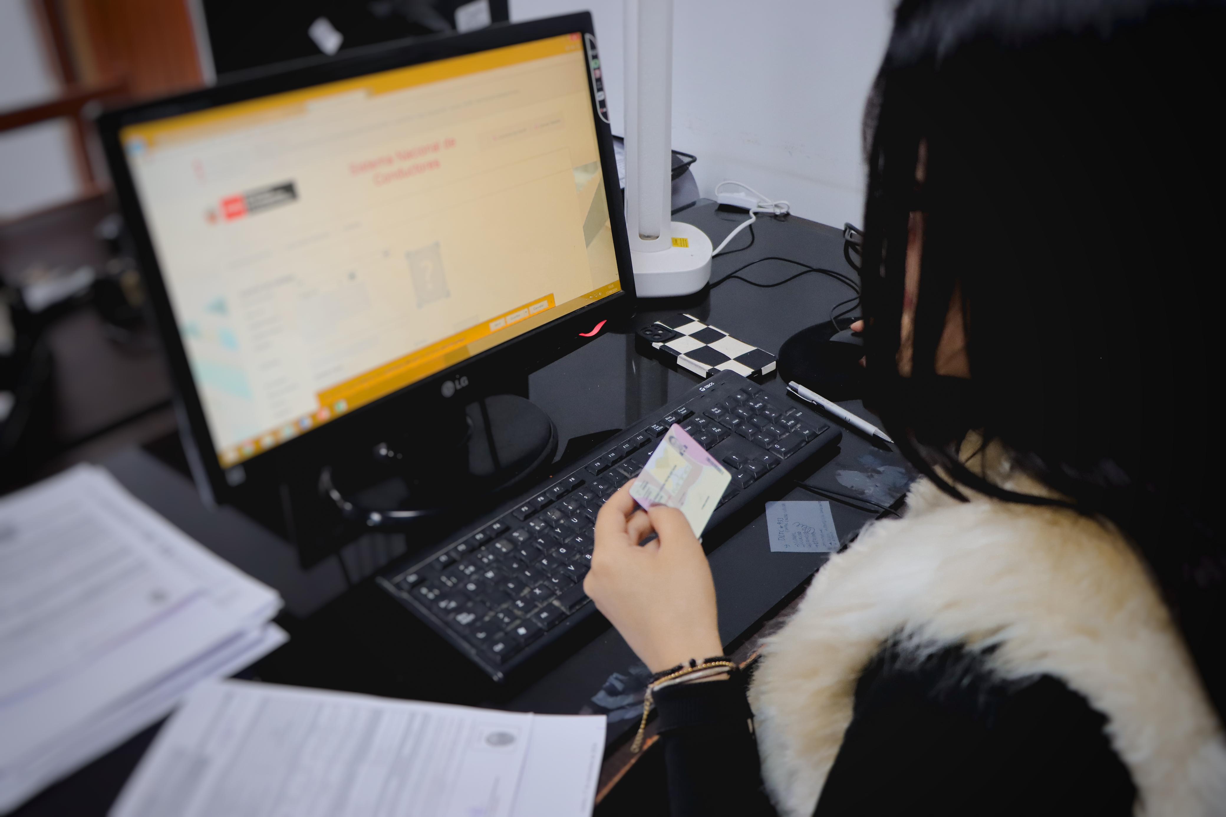 Con nuevas impresoras entrega de licencia de conducir en 30 minutos