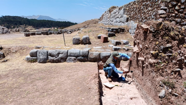 Trabajos en Saqsaywaman