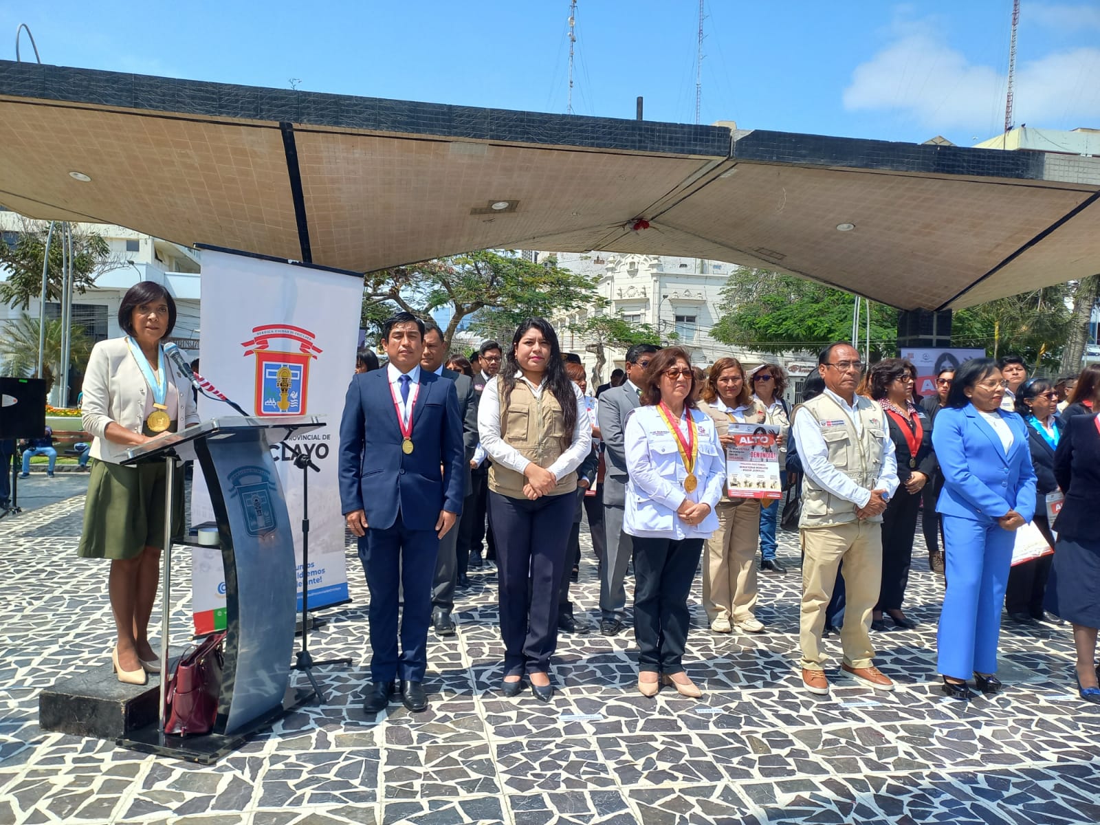 la alcaldesa da su discurso en ceremonia de lanzamiento de la campaña de prevención