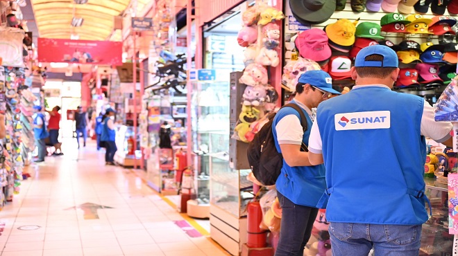 Las acciones de verificación, a cargo de más de 60 fedatarios tributarios, se realizaron en los Centros Comerciales