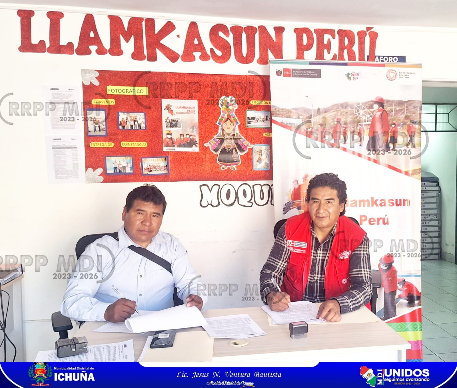 ALCALDE de ICHUÑA FIRMO CONVENIO CON LLAMKASUN PERU