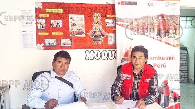ALCALDE de ICHUÑA FIRMO CONVENIO CON LLAMKASUN PERU