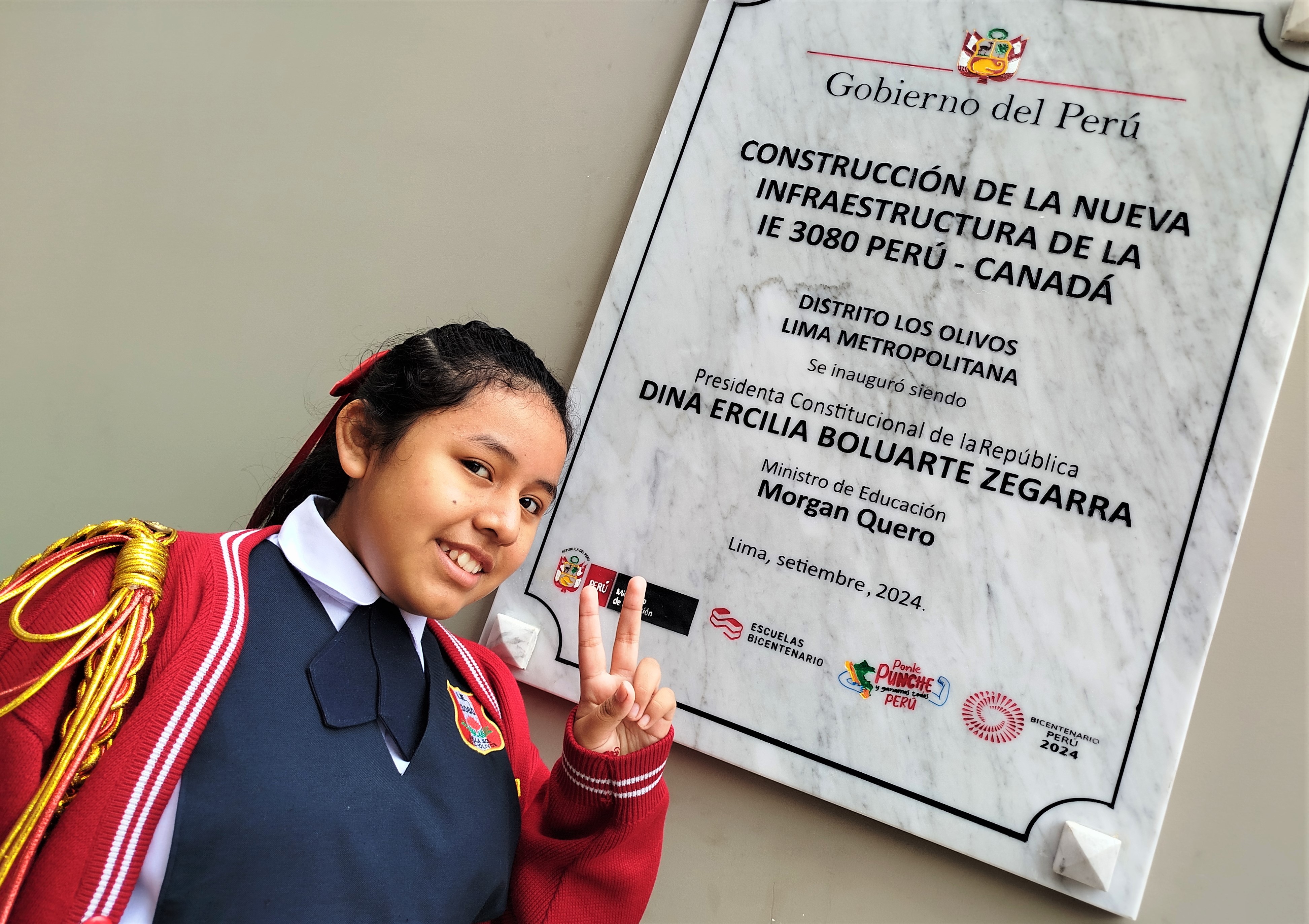 foto de alumnas s en pabellón del colegio