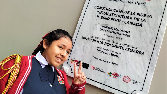foto de alumnas s en pabellón del colegio